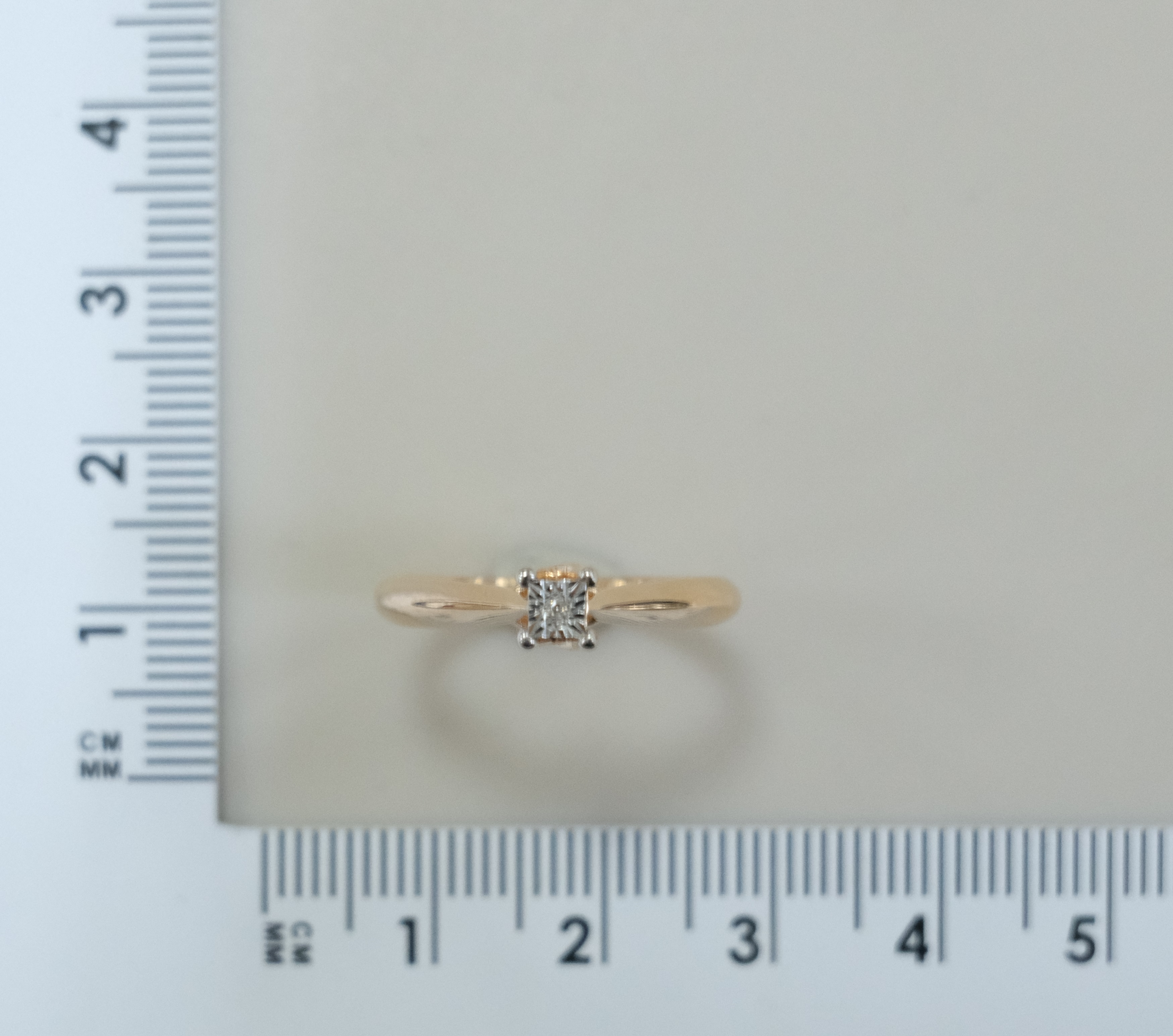 Серебряное кольцо с бриллиантом